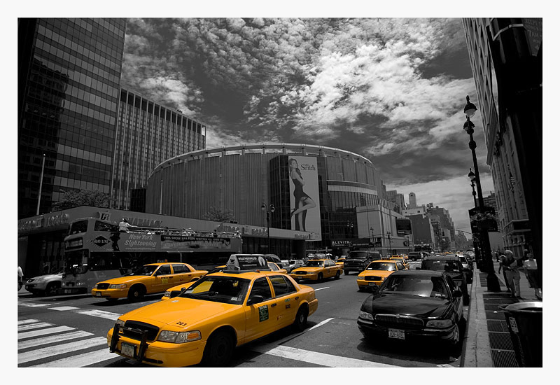 photo "Cabs' World" tags: black&white, architecture, landscape, 