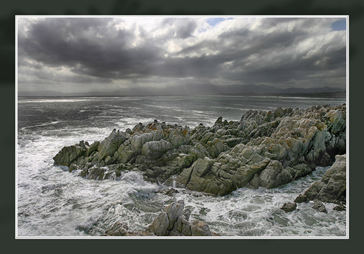 photo "Sea, rocks, clouds." tags: landscape, water