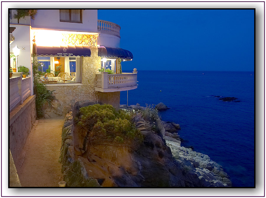 photo "Hotel on coast." tags: travel, architecture, landscape, Europe