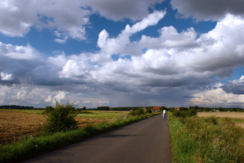 photo "road" tags: landscape, clouds
