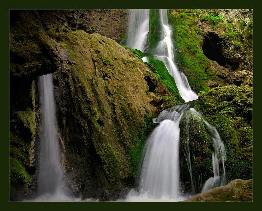 photo "Waterfall near Plovdiv, Bulgaria, part II" tags: landscape, forest