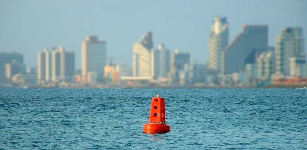 photo "#Red Beacon#" tags: architecture, landscape, water