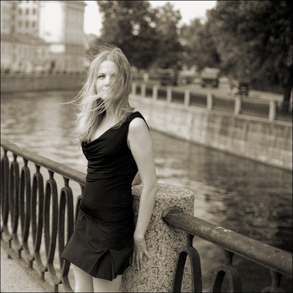 photo "Ветер'ok 2" tags: portrait, black&white, woman