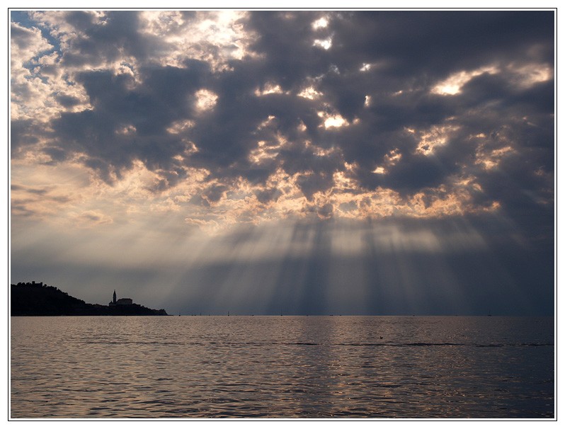 фото "When the sun spreads its rays around" метки: пейзаж, вода, облака