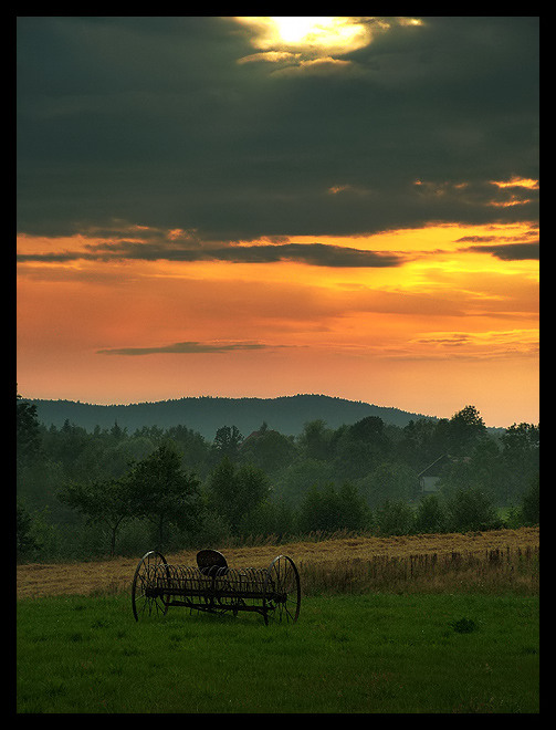 photo "Sunset in field" tags: travel, landscape, Europe, sunset