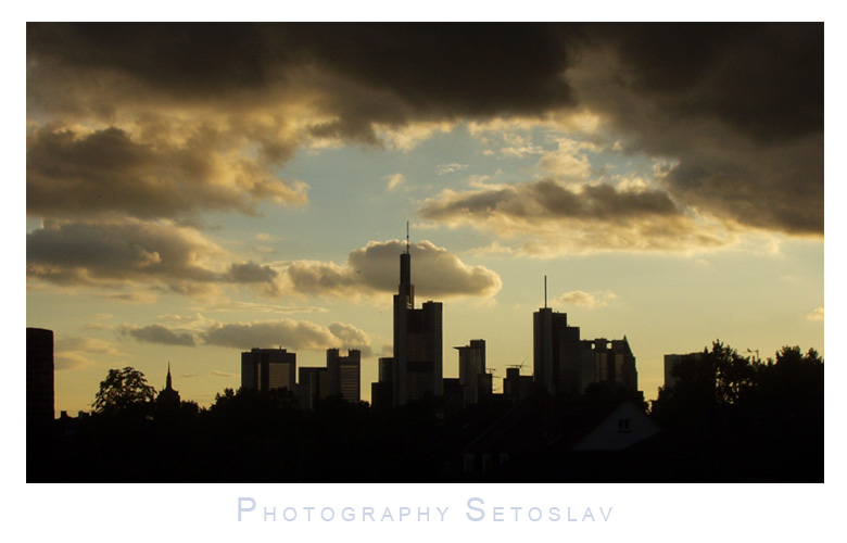 photo "Frankfurt" tags: architecture, landscape, clouds