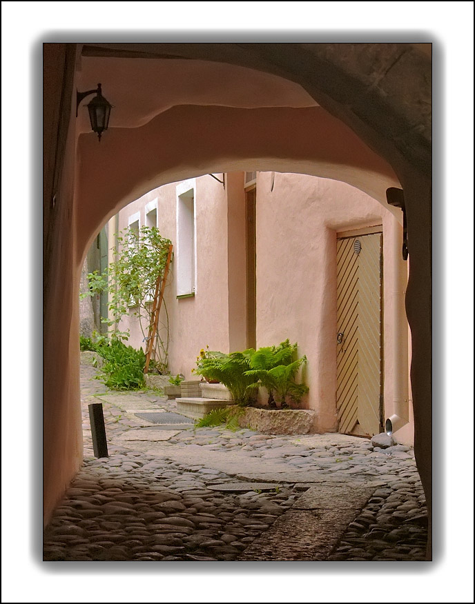 photo "Pink gate" tags: architecture, travel, landscape, Europe