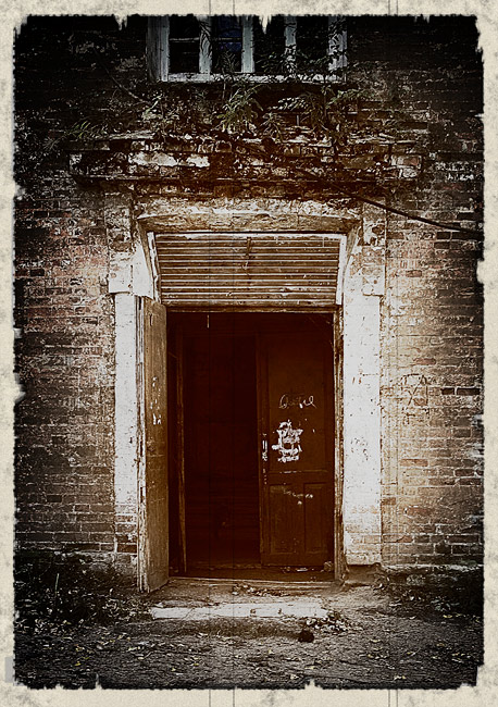 photo "Nobody's home" tags: montage, architecture, landscape, 
