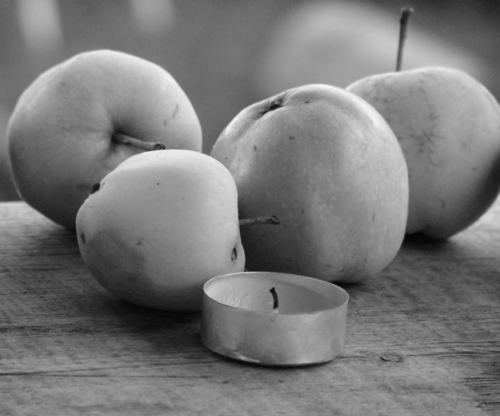 фото "Apples and candle" метки: натюрморт, 