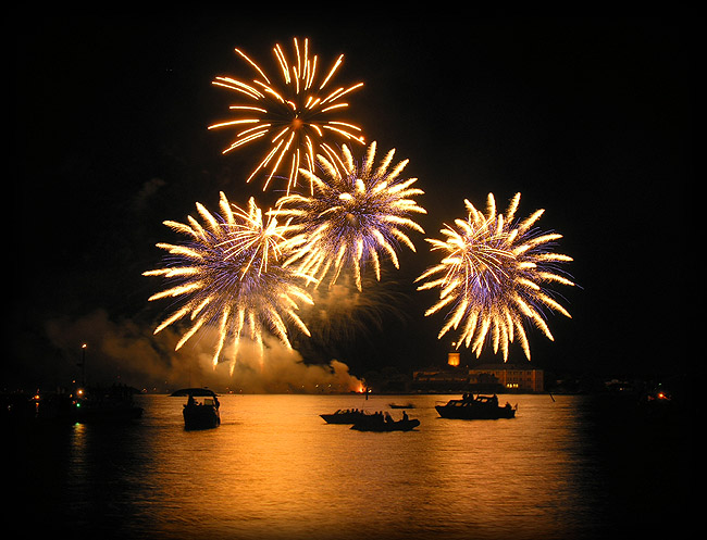 photo "Fireworks competition" tags: landscape, night