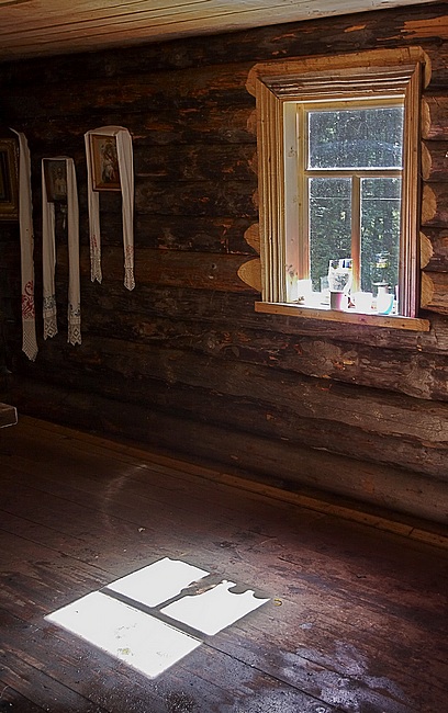 photo "Window in a log hut" tags: misc., abstract, 