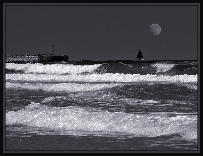 photo "Beacon." tags: landscape, black&white, water