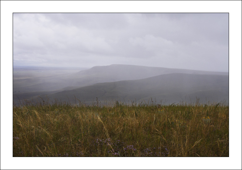 photo "Overcast" tags: landscape, clouds, mountains
