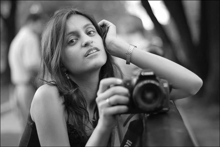 photo "Lady with camera" tags: portrait, black&white, woman