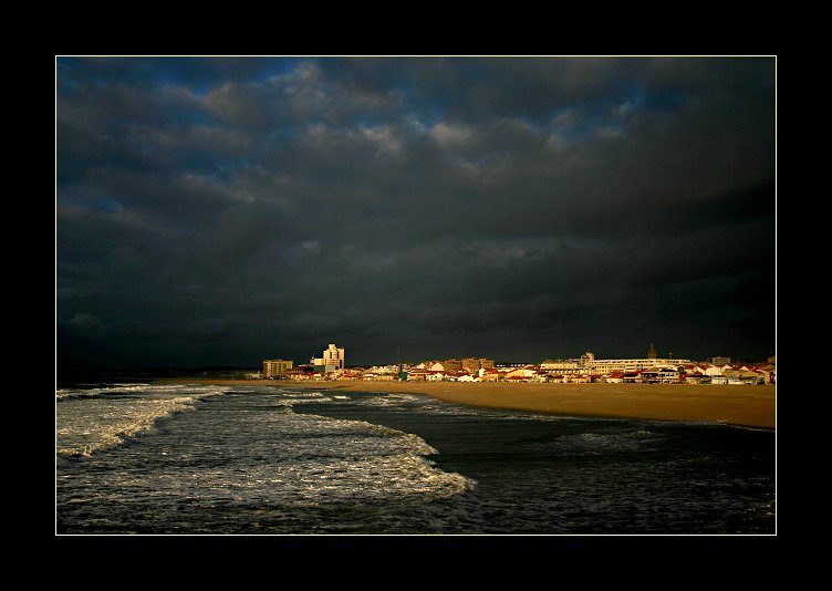 photo "Stormy light" tags: architecture, landscape, clouds