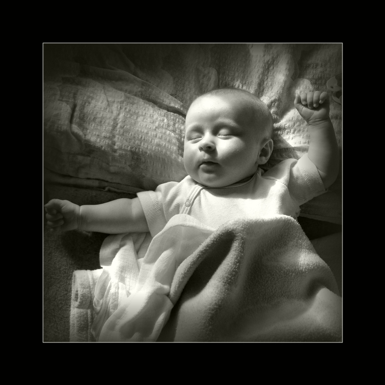 photo "Sweet dreams ..." tags: black&white, portrait, children