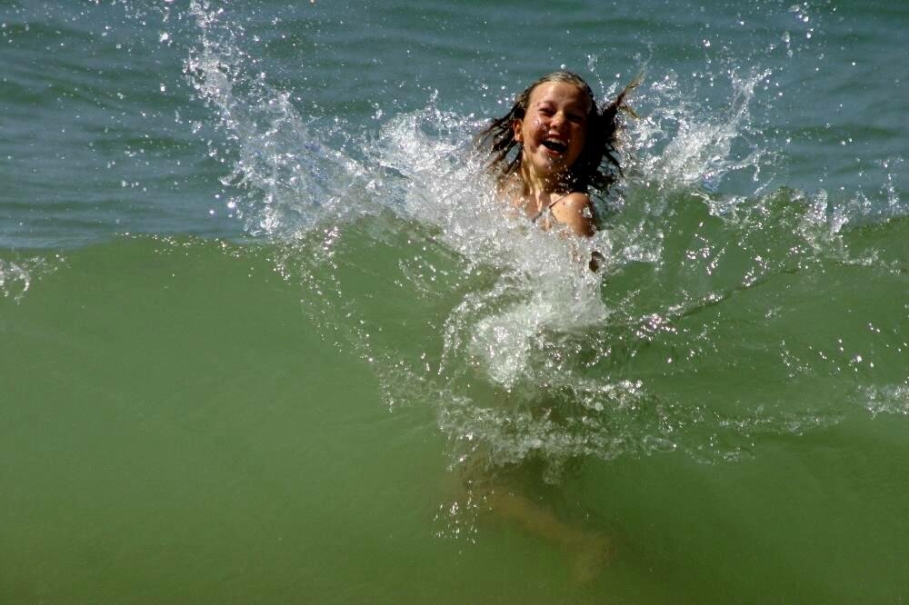 фото "Holidays XVIII - Playing on the waves" метки: пейзаж, вода