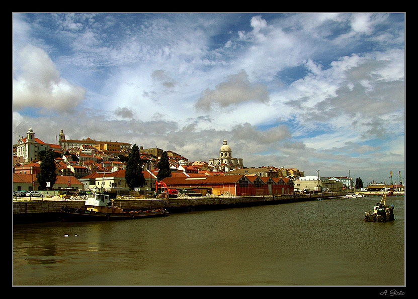 photo "Old Lisbon" tags: architecture, landscape, clouds