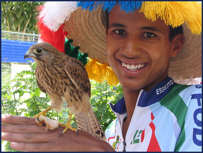 photo "Magnificent duet" tags: portrait, nature, man, wild animals