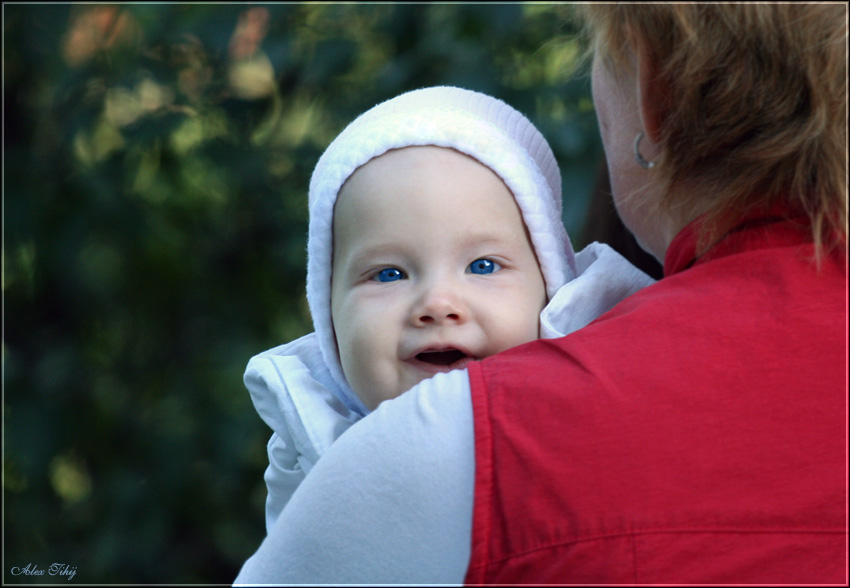 photo "Her blue eyes..." tags: reporting, portrait, children