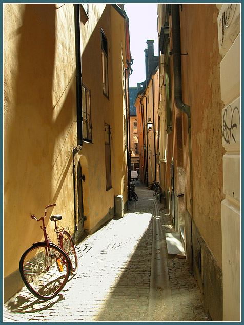 photo "Funny bike" tags: architecture, travel, landscape, Europe