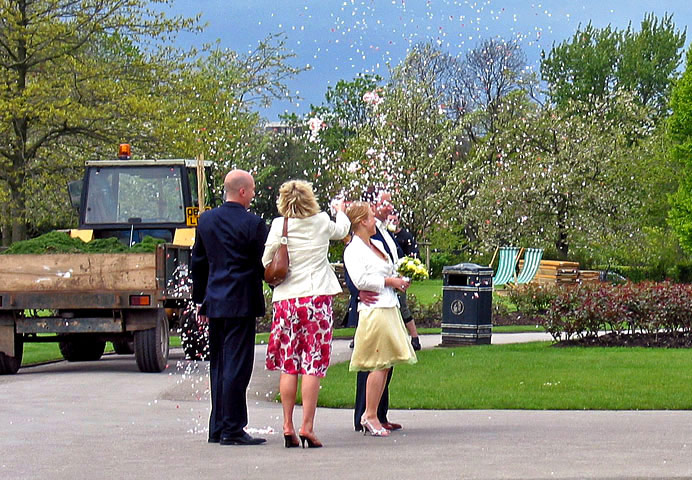 фото "A Gardener and his wedding" метки: разное, путешествия, Европа