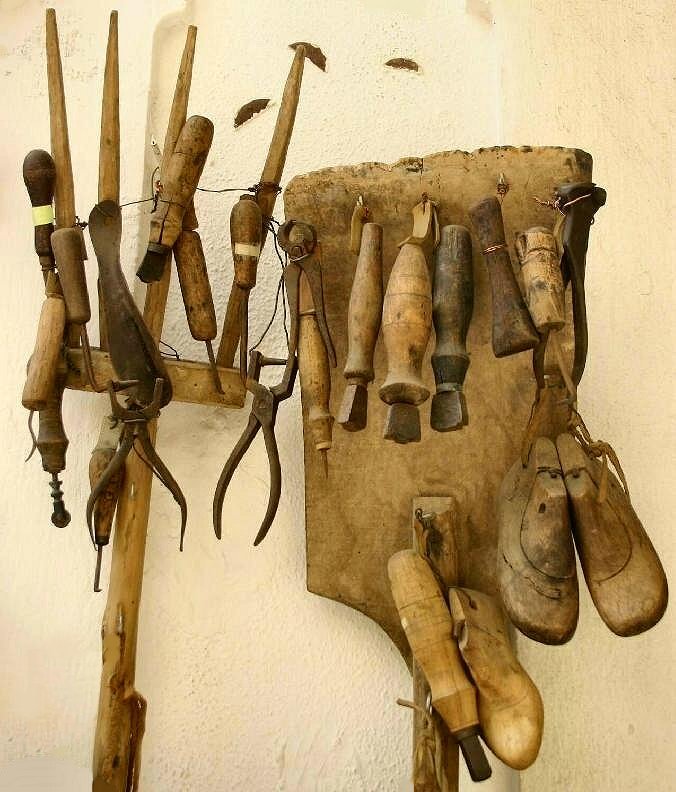 фото "Holidays XXI - Old shoemaker tools" метки: натюрморт, 