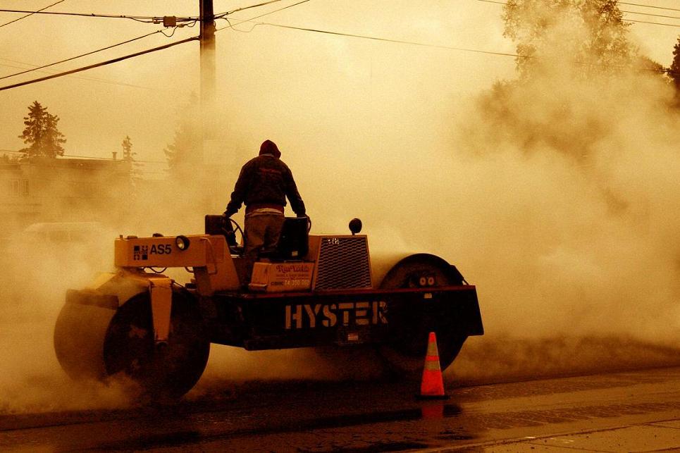 photo "Worker in the rain" tags: old-time, 