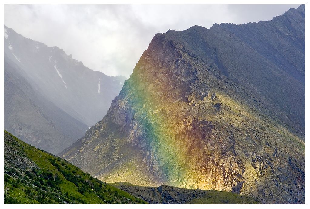 photo "Mountain Ghost rainbow" tags: landscape, clouds, mountains