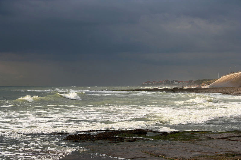 photo "LaManche waves" tags: travel, Europe