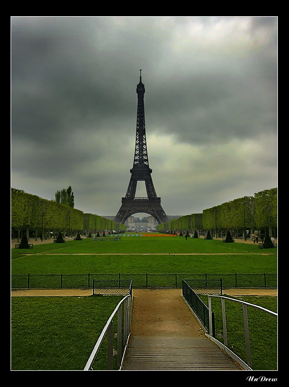 photo "Eiffel tower view - under the nasty sky..." tags: travel, Europe