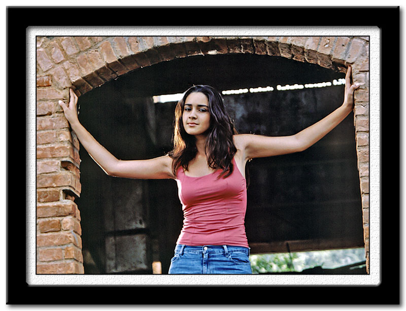 photo "On the old house" tags: glamour, portrait, woman