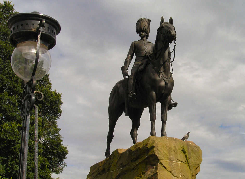 photo "on Guard in Edinburgh" tags: travel, Europe