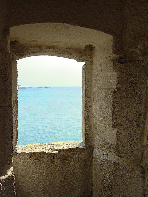 photo "Window" tags: travel, architecture, landscape, Europe