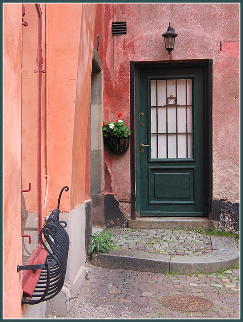 photo "Door in the pink house" tags: architecture, travel, landscape, Europe