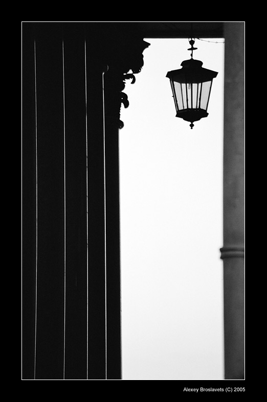 photo "A portico in B/W" tags: architecture, black&white, landscape, 