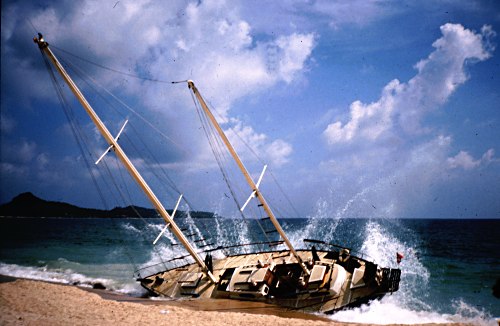 photo "Stranded?" tags: travel, reporting, Asia