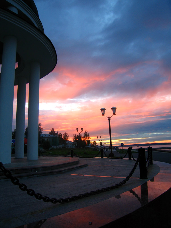 photo "Petrozavodsk. Embankment in pink" tags: landscape, architecture, clouds