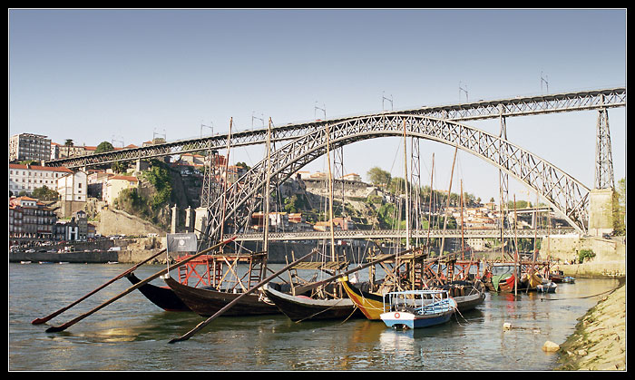 photo "Boats and the bridge" tags: architecture, travel, landscape, Europe
