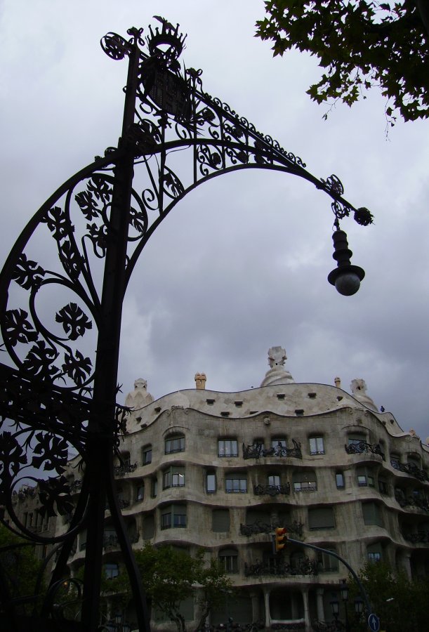 photo "Barcelona I - "La Pedrera", House Gaudн" tags: architecture, landscape, 