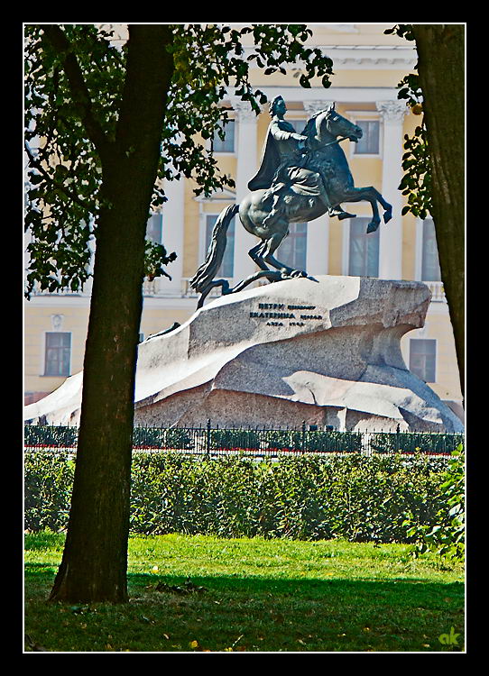 photo "The Bronze Rider" tags: architecture, travel, landscape, Europe