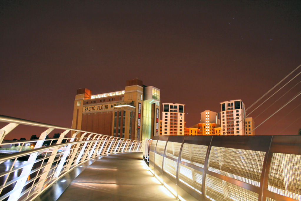 photo "millenium walkway" tags: architecture, landscape, 