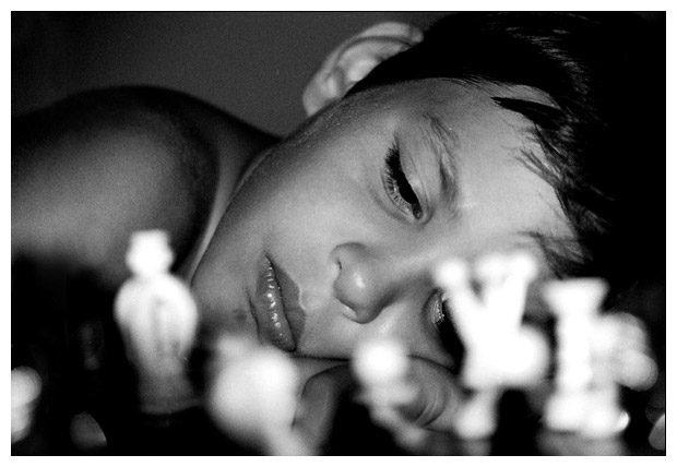 photo "White Queen go away to f8" tags: portrait, black&white, children
