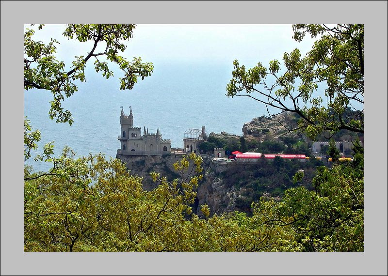 photo "Crimea. "An edible bird's-nest."" tags: travel, landscape, Europe, spring