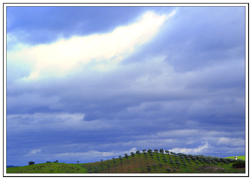 photo "the hillock" tags: landscape, clouds, mountains