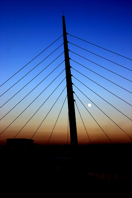 photo "Sailbridge" tags: architecture, landscape, night