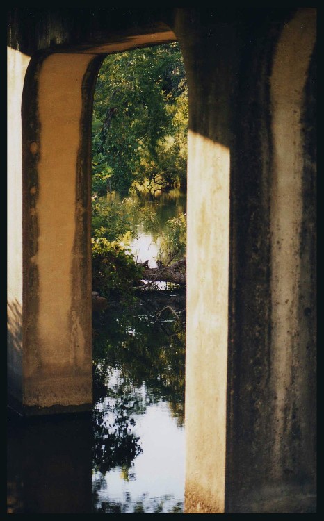 photo "Under the Bridge" tags: misc., 