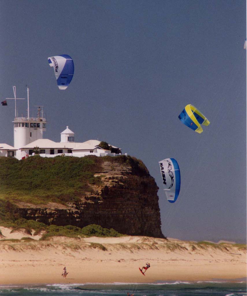photo "Nobbys lift off" tags: sport, 