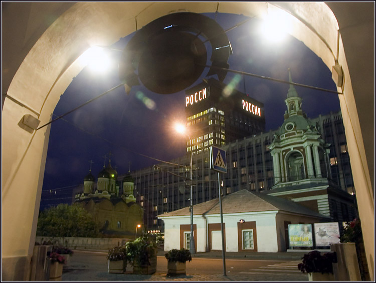 photo "The night version of the published foreshortening" tags: architecture, landscape, 