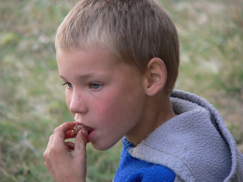 photo "Has got hungry" tags: portrait, genre, children